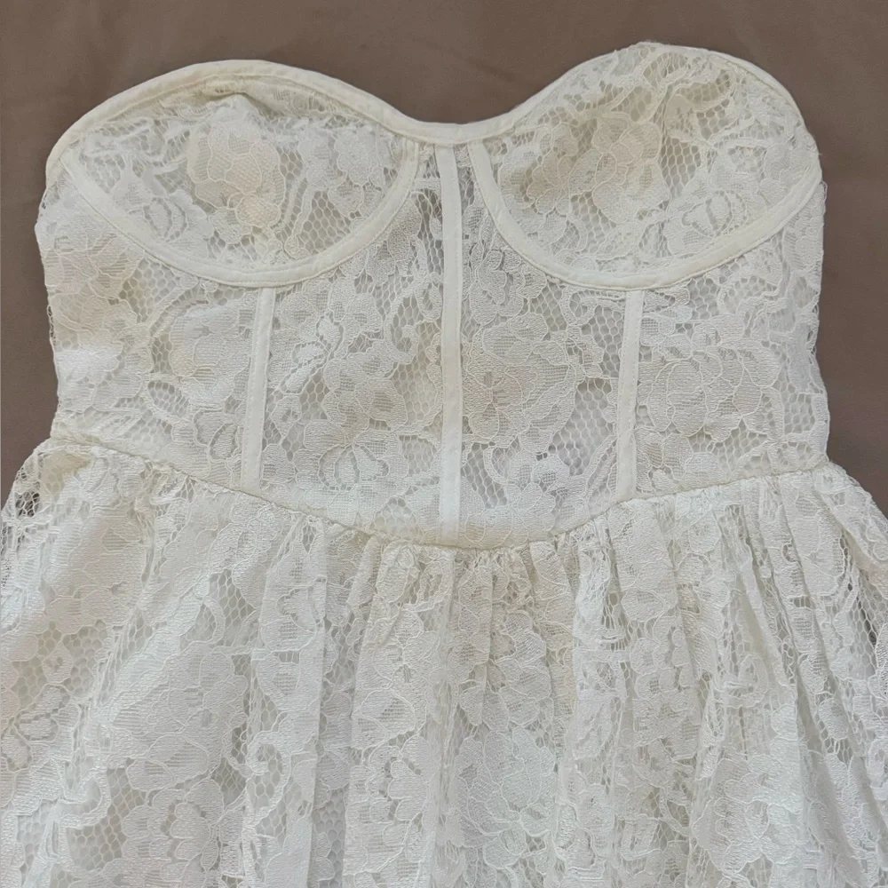 12th Tribe Giuliana White Lace Romper NWT - Picture 3 of 8